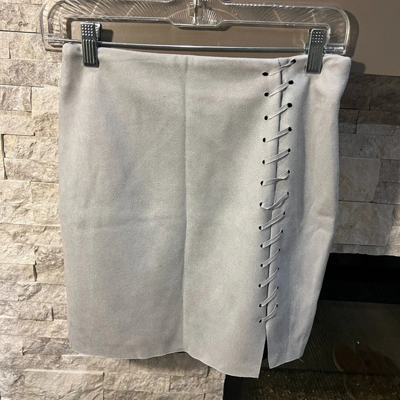 Misguided size 6 Mini Skirt tie embellishment and slit - Picture 5 of 8